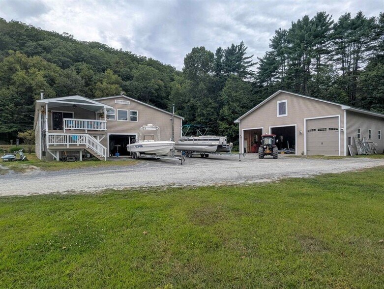 225 Missing Link Rd, Bellows Falls, VT à vendre - Photo du bâtiment - Image 3 de 42