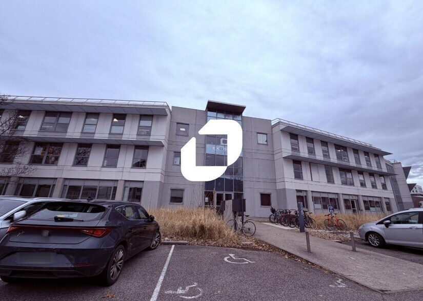 Bureau dans Grenoble à louer - Photo du bâtiment - Image 1 de 8