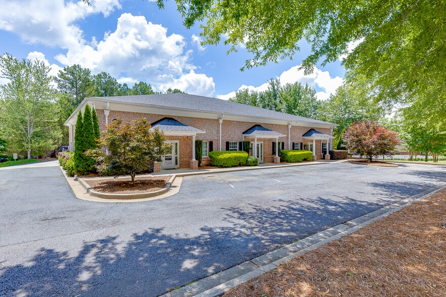 6105 Atlanta Hwy, Flowery Branch, GA à louer - Photo du bâtiment - Image 3 de 22