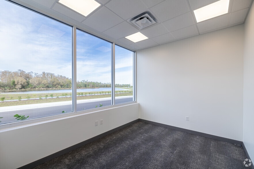 6195 Tri County Commerce Way, Fort Myers, FL à louer - Photo intérieure - Image 3 de 14