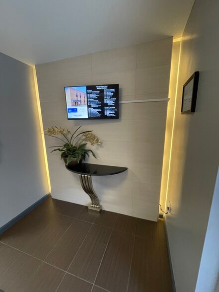 400 N Washington St, Falls Church, VA for lease - Building Photo - Image 2 of 9