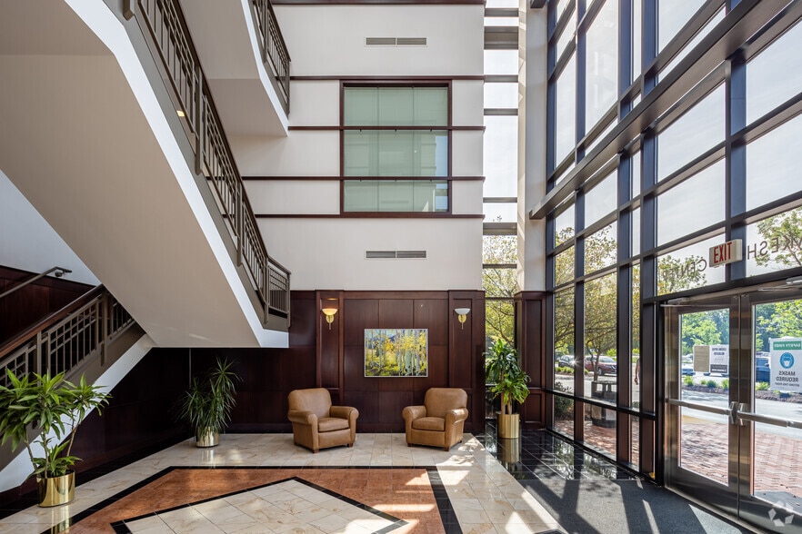 1 Lakeshore Ctr, Bridgewater, MA à louer - Hall d’entrée - Image 2 de 13