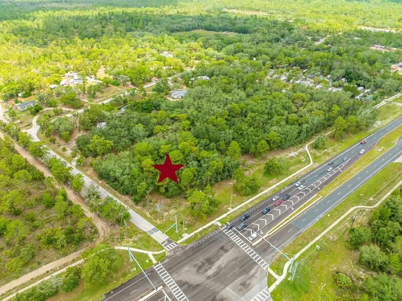 11105 Commercial Way, Weeki Wachee, FL for sale - Primary Photo - Image 1 of 33