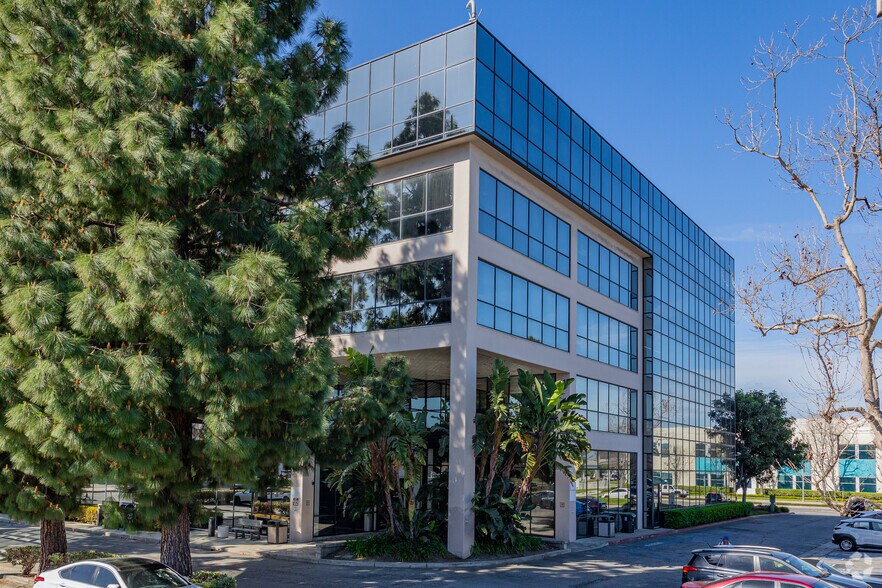 12966 Euclid St, Garden Grove, CA à louer - Photo du bâtiment - Image 2 de 7