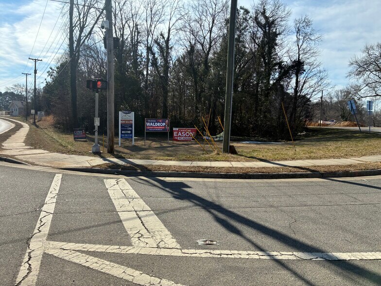 Bessemer City Road and North Myrtle School Road, Gastonia, NC à vendre - Photo du bâtiment - Image 3 de 8