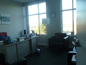 9110 Railroad Dr, Manassas Park, VA for lease Interior Photo- Image 2 of 4