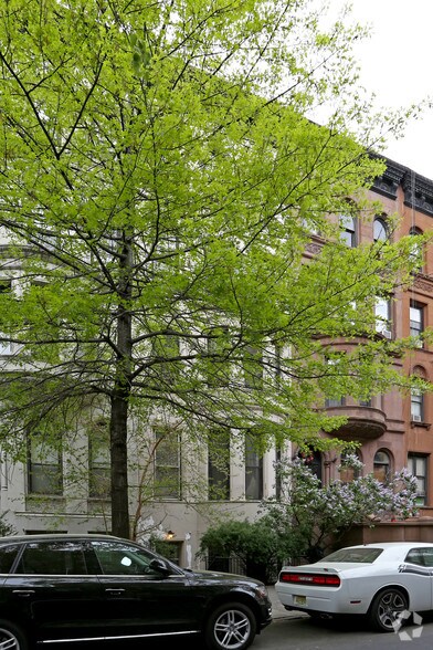 47 W 74th St, New York, NY à vendre - Photo du bâtiment - Image 3 de 3