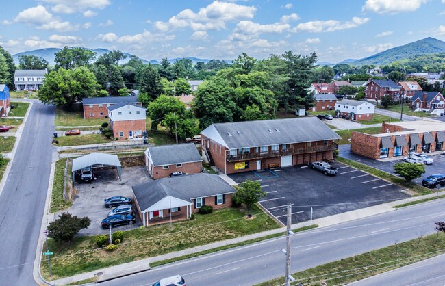 More details for 310/330 W. Virginia Ave & 516 4th St – Retail for Sale, Vinton, VA