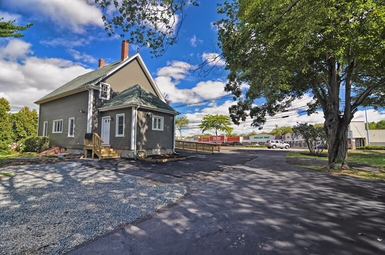 661 South St W, Raynham, MA à louer - Photo du bâtiment - Image 2 de 14