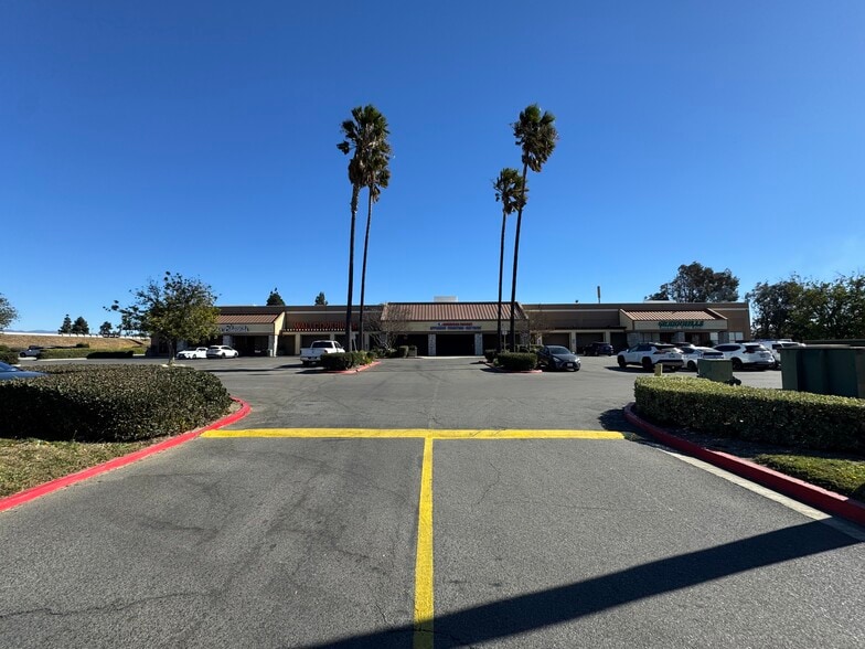 2401-2455 S Vineyard Ave, Ontario, CA for lease - Building Photo - Image 3 of 22