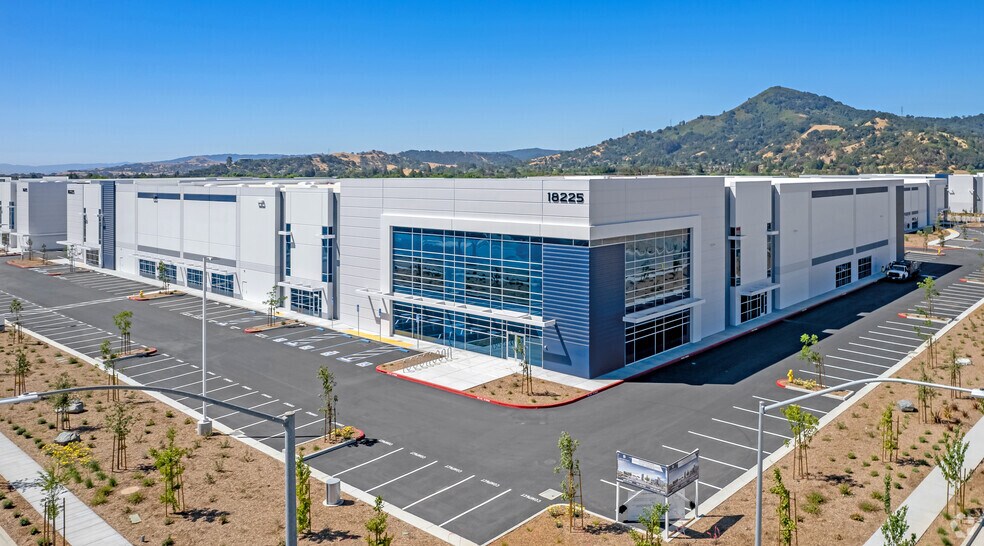 18225 Butterfield Blvd, Morgan Hill, CA à louer - Photo du bâtiment - Image 1 de 7