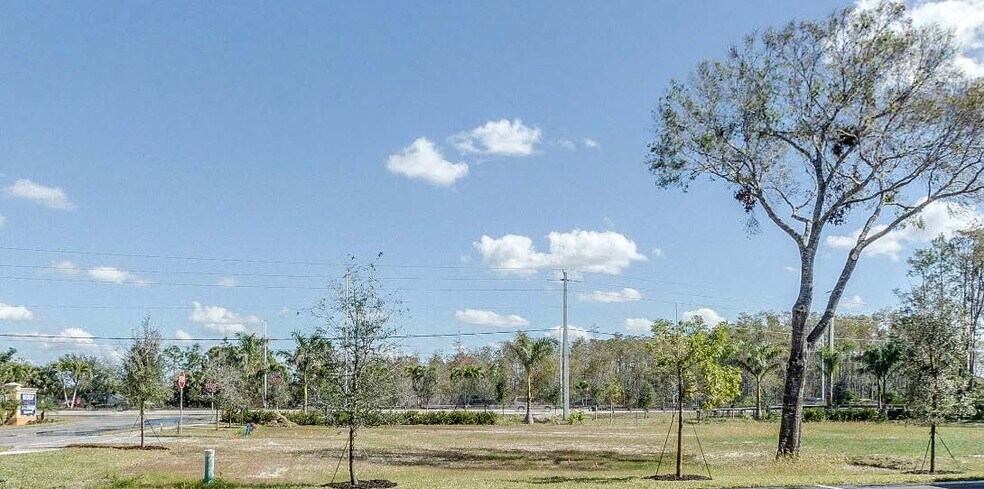 22774 S Tamiami Trl, Estero, FL à louer - Photo du bâtiment - Image 2 de 4