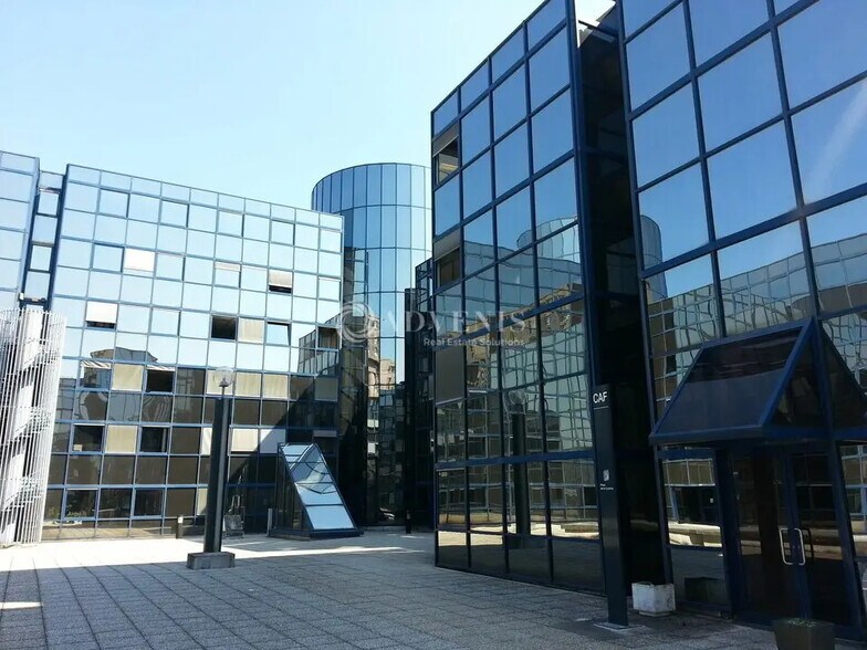 Bureau dans Noisy-le-Grand à louer - Photo du bâtiment - Image 1 de 6