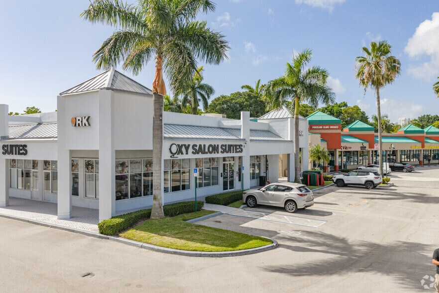 16215-16295 Biscayne Blvd, North Miami Beach, FL à louer - Photo principale - Image 1 de 5