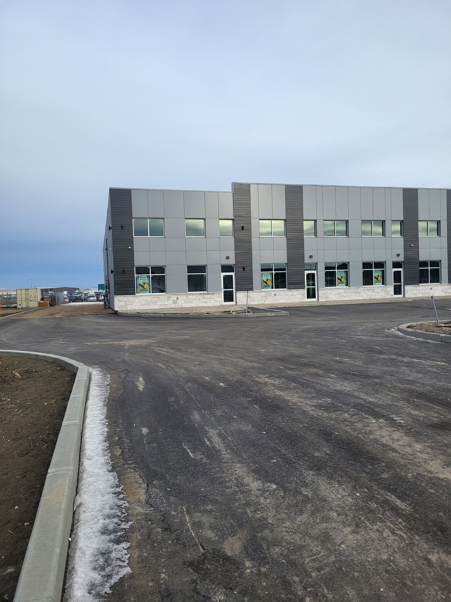 2202-2210 E Redbear Av, Regina, SK à louer Photo du bâtiment- Image 1 de 9