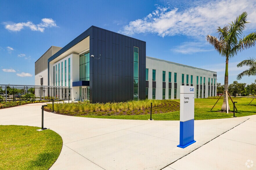5010 Air Cargo Rd, Tampa, FL à louer - Photo du bâtiment - Image 2 de 10