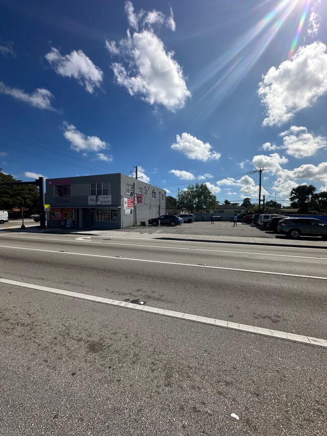 Plus de détails pour 6400-6402 Pembroke Rd, Miramar, FL - Commerce de détail à vendre