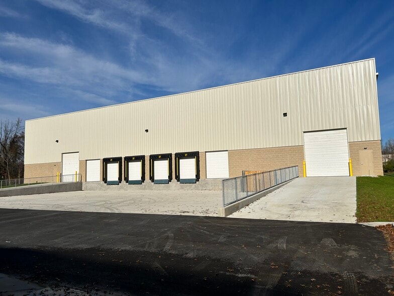 6451 Ladd Ave, Louisville, KY for sale - Building Photo - Image 2 of 6