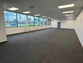 120 Commerce Rd, Carlstadt, NJ à louer Photo intérieure- Image 1 de 19