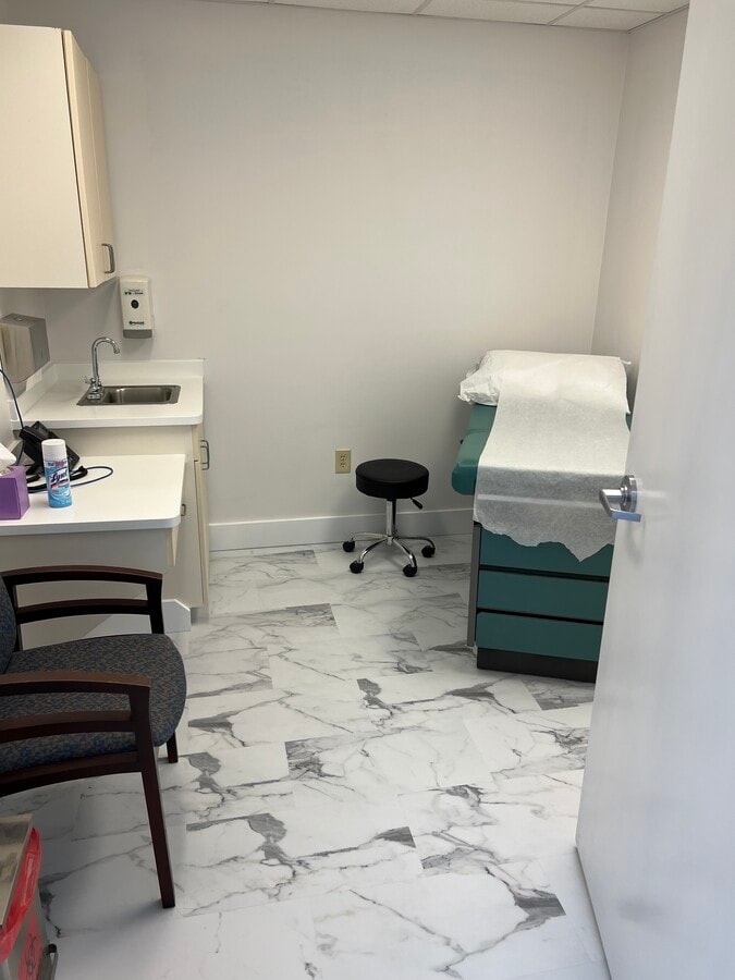 14 Oak Forest Rd, Bluffton, SC 29910 - Unité 100-D -  - Photo intérieure - Image 1 of 21