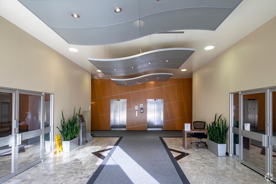 6299 Airport Rd, Mississauga, ON à louer - Hall d’entrée - Image 2 de 5