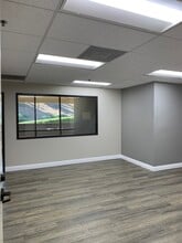 16885 W Bernardo Dr, San Diego, CA à louer Photo intérieure- Image 1 de 9