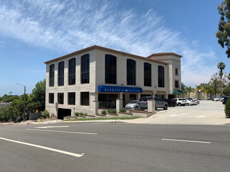 2615 Pacific Coast Hwy, Hermosa Beach, CA à louer - Photo du bâtiment - Image 2 de 4