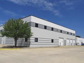 Plus de détails pour 750 N 17th St, St Charles, IL - Industriel à louer