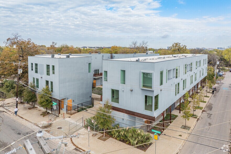 707 W Commerce St, Dallas, TX à vendre - Photo du bâtiment - Image 1 de 37