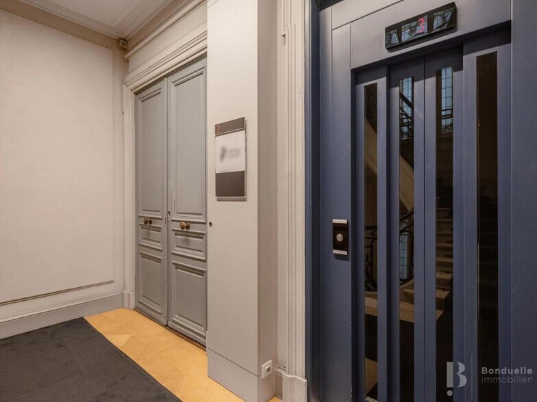 17 Rue De Miromesnil, Paris for lease - Lobby - Image 1 of 28