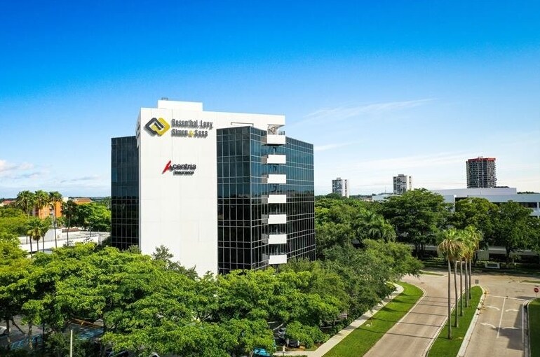 1401 Forum Way, West Palm Beach, FL à louer - Photo du bâtiment - Image 1 de 7