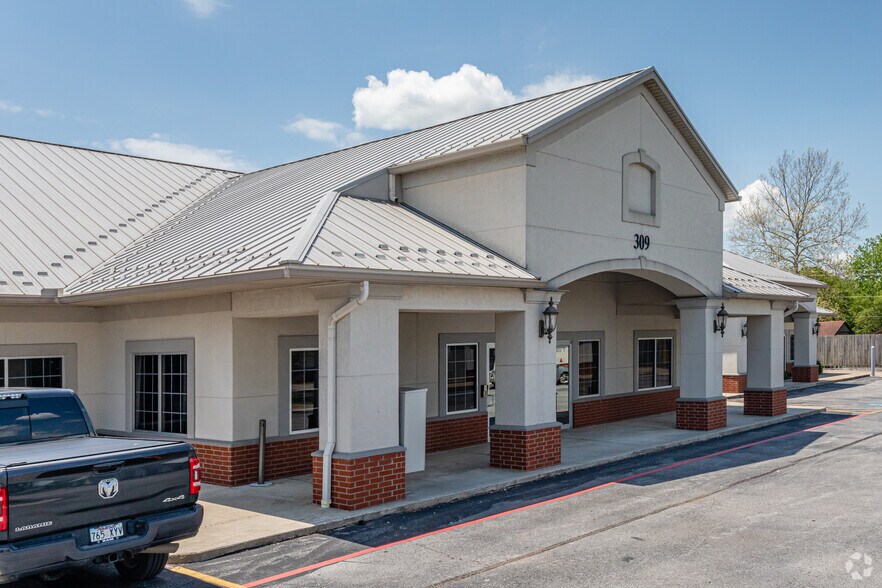 309 SW 18th St, Bentonville, AR à louer - Photo du bâtiment - Image 3 de 7