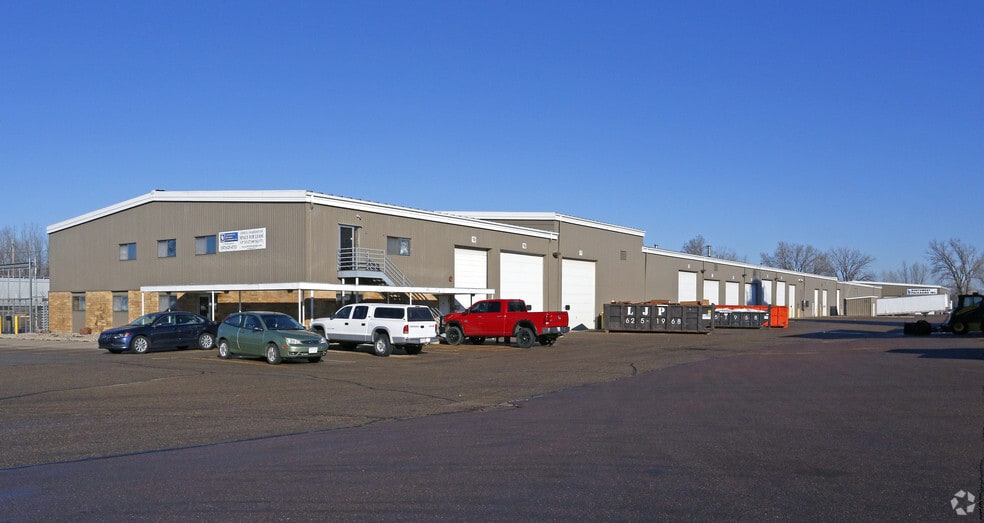 500-550 Industrial Rd, Mankato, MN for lease - Building Photo - Image 1 of 17