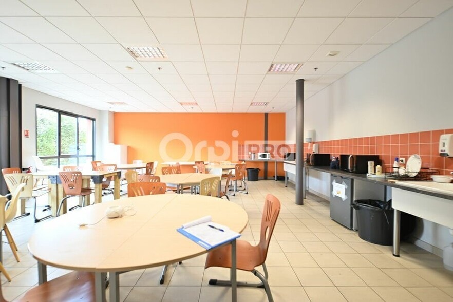 117 Rue Pablo Picasso, Mâcon for lease - Interior Photo - Image 1 of 12