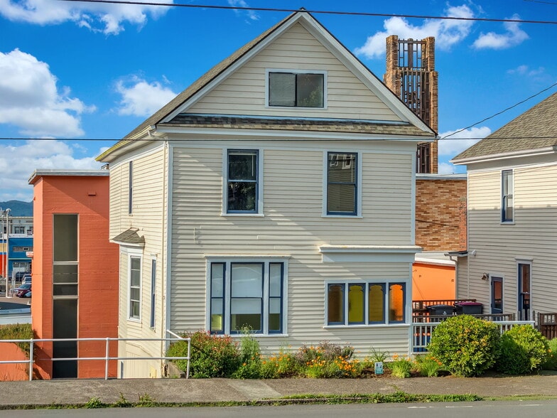 1178 Franklin Ave, Astoria, OR à vendre - Photo du bâtiment - Image 1 de 45