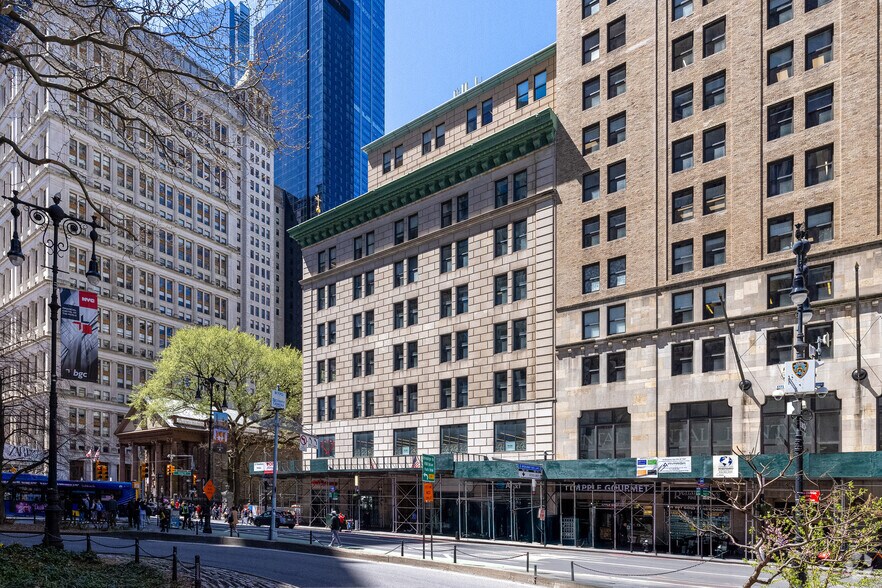 217 Broadway, New York, NY à louer - Photo du bâtiment - Image 3 de 7