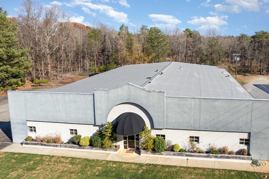 3718 Old Battleground Rd, Greensboro, NC à louer - Photo du bâtiment - Image 2 de 39