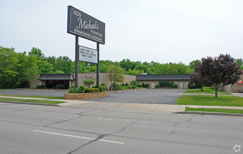 4140 S 108th St, Greenfield, WI à vendre - Photo du bâtiment - Image 3 de 5