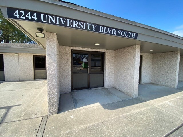 4244 University Blvd S, Jacksonville, FL à louer - Photo du bâtiment - Image 3 de 15