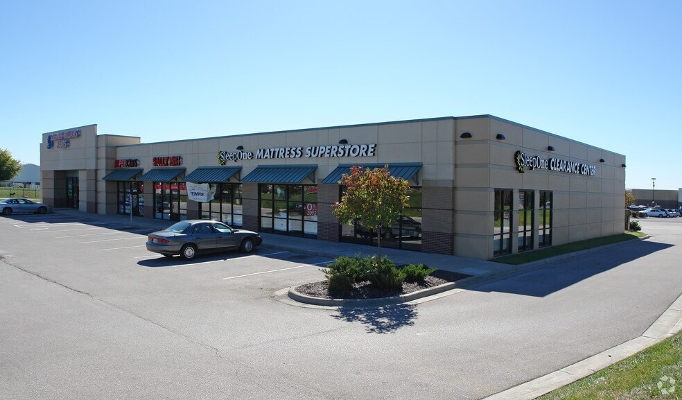 2015 W Foxwood Dr, Raymore, MO à louer - Photo du bâtiment - Image 1 de 13