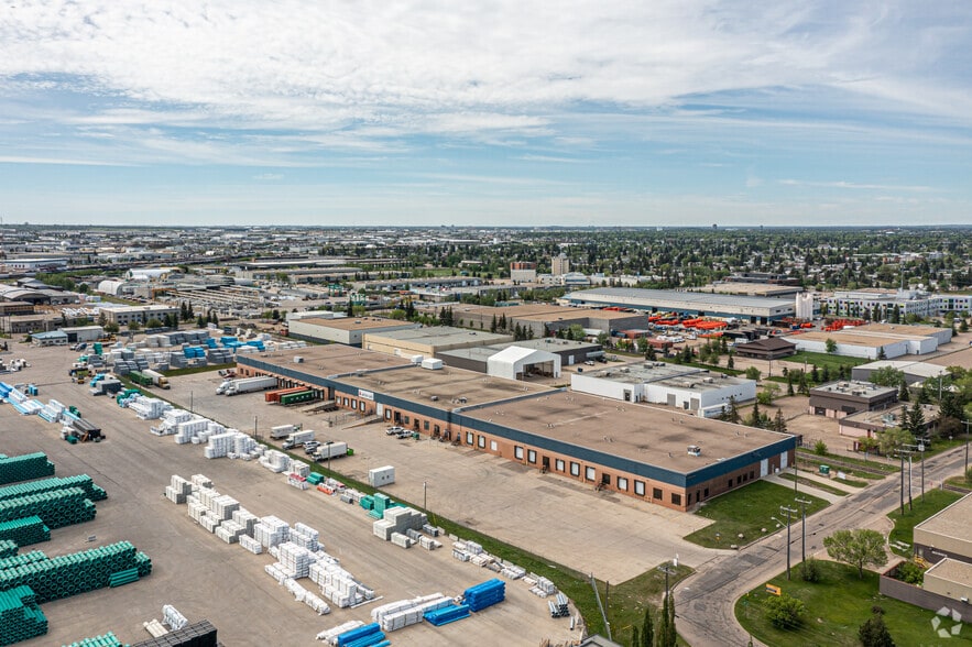 4715-4757 93 Ave, Edmonton, AB à vendre - Photo du bâtiment - Image 3 de 4