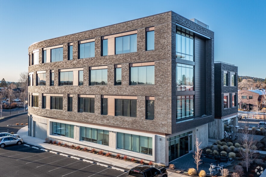 721 SW Industrial Way, Bend, OR for lease - Building Photo - Image 3 of 9