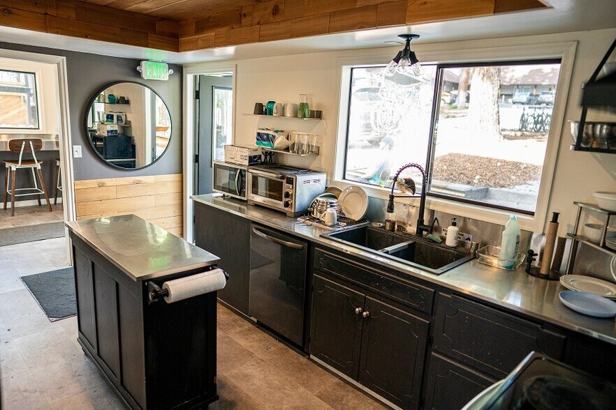 1612 S Mount Shasta Blvd, Mount Shasta, CA à vendre - Photo intérieure - Image 3 de 36