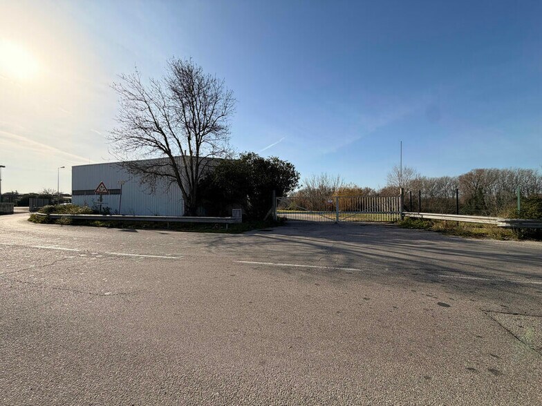 Flex in Le Pontet for sale - Building Photo - Image 2 of 5