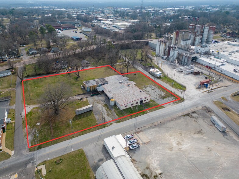 256 Preston St, Jackson, TN à louer - Photo du bâtiment - Image 1 de 13