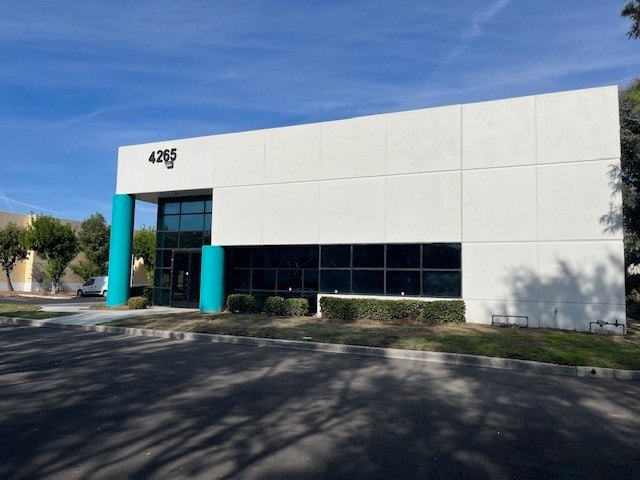 4265 E Airport Dr, Ontario, CA for sale - Building Photo - Image 3 of 4