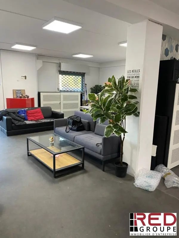 Retail in Aubagne for lease Interior Photo- Image 1 of 6