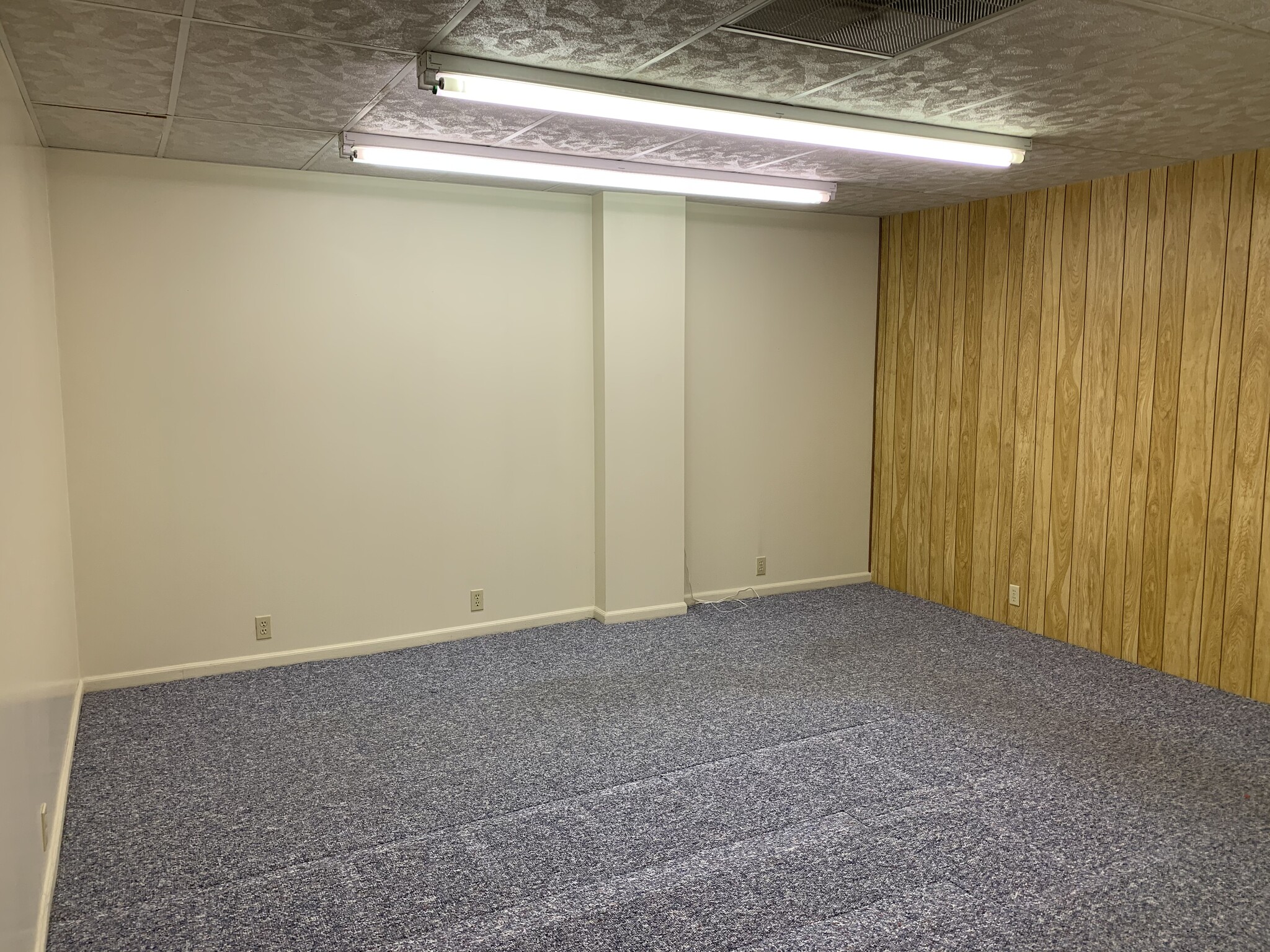 817 Kilbourne St, Bellevue, OH for lease Interior Photo- Image 1 of 43