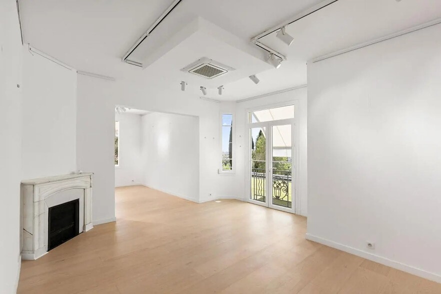 Retail in Saint-Paul-de-Vence for sale - Building Photo - Image 3 of 5