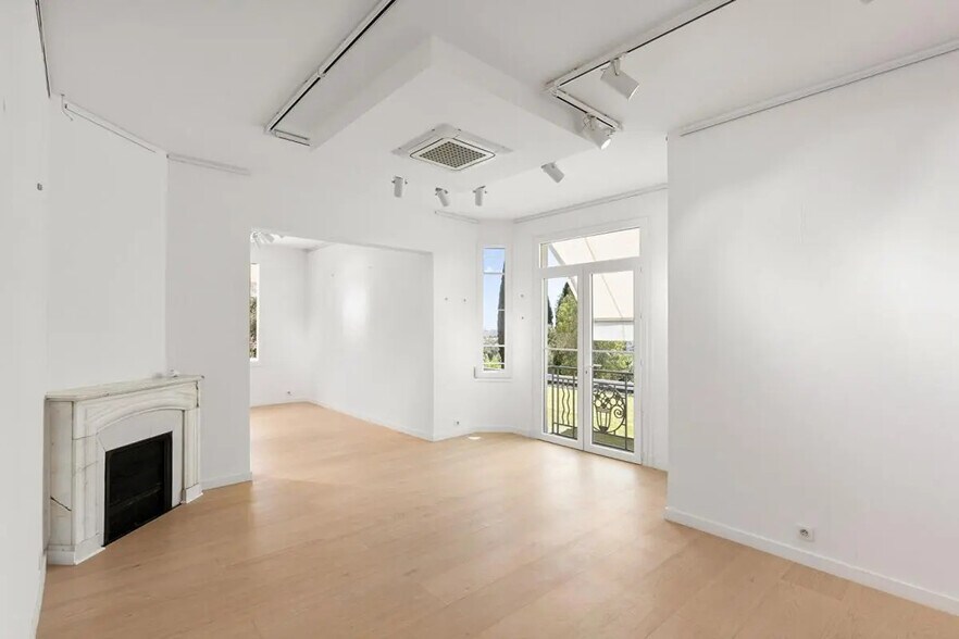 Commerce de détail dans Saint-Paul-de-Vence à vendre - Photo du bâtiment - Image 3 de 5